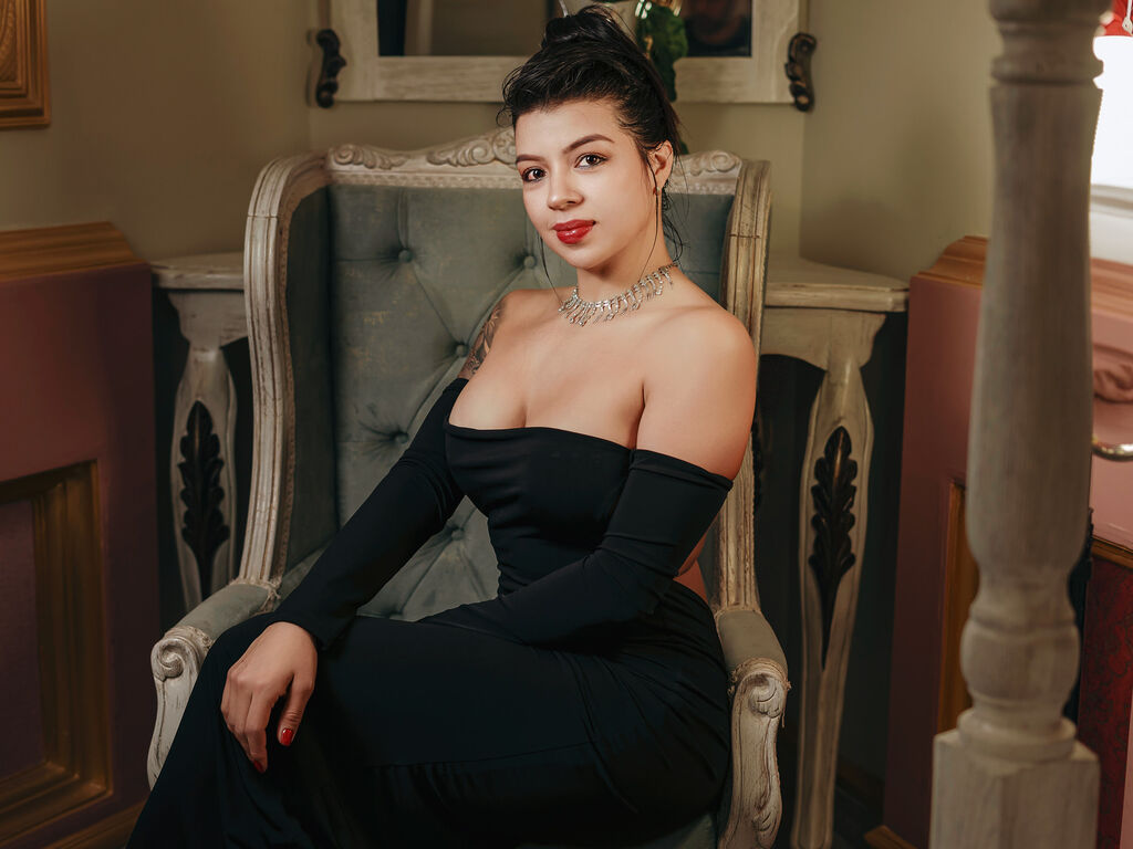 Live sex webcam photo for SalomeBloom #277610785