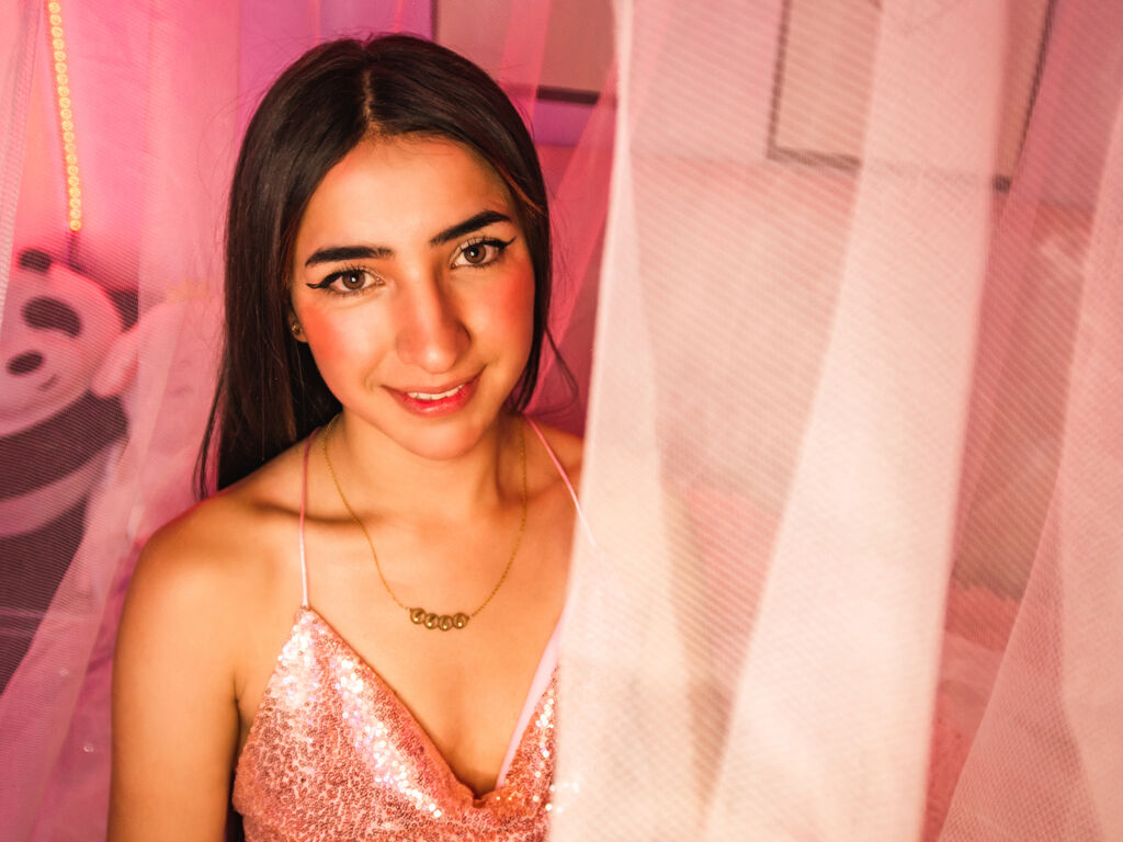 Live sex webcam photo for SalomeeSoler #275895197