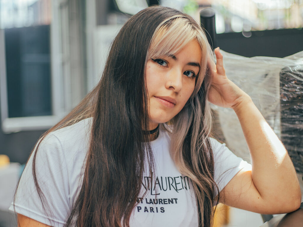 Live sex webcam photo for SalyDolly #275742495