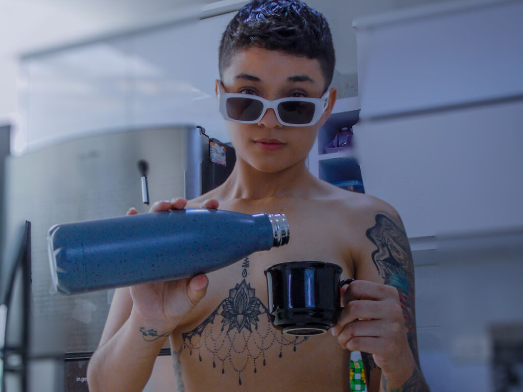 Live sex webcam photo for SamBartt #277101086