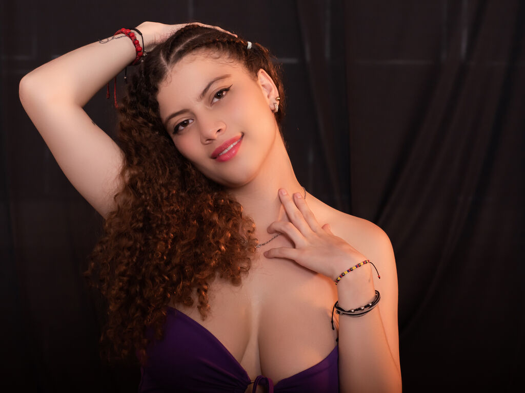 Live sex webcam photo for SamanthaRouze #276469823