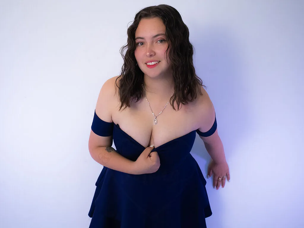 Live sex webcam photo for SamyBerry #276337325