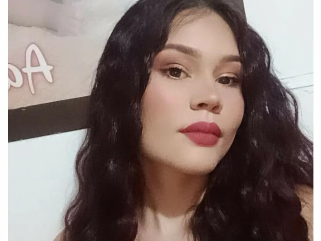 Live sex webcam photo for SamyThom #276379274