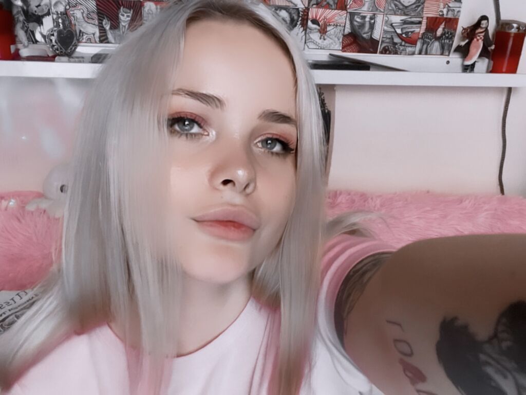 Live sex webcam photo for SandraBurne #276423770