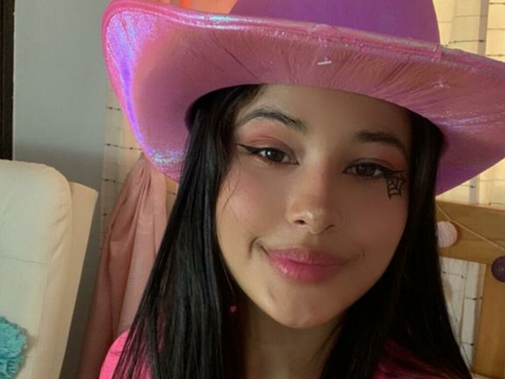 Live sex webcam photo for SaoriLopez #276851592