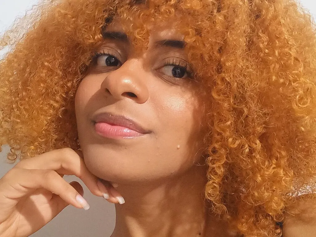 Live sex webcam photo for SaraGomes #275806531