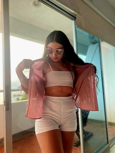 Live sex webcam photo for SaraSingh #290167556