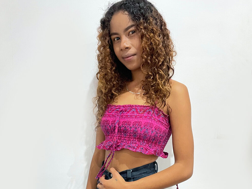 Live sex webcam photo for SarahGauthier #278050136