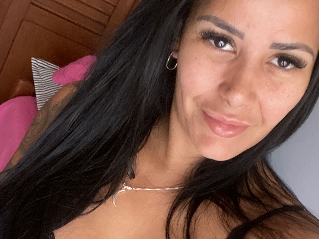 Live sex webcam photo for SarahNigri #276342368