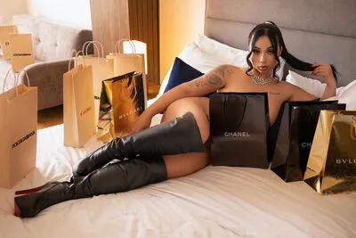 Live sex webcam photo for SarahPearson #290168920
