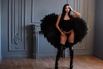 Live sex webcam photo for SarahSparks #290170742