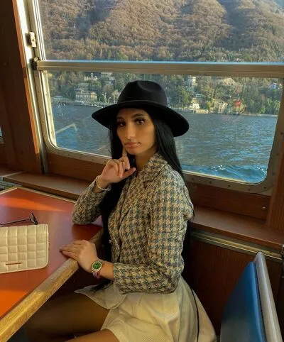 Live sex webcam photo for SarahSparks #290170781