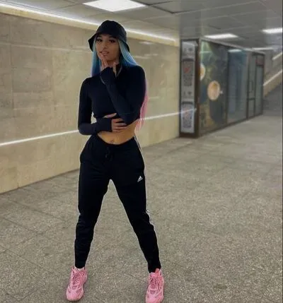 Live sex webcam photo for SarahSparks #290170782