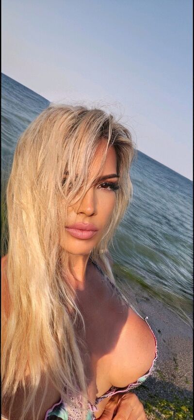 Live sex webcam photo for SashaAllford #290193595