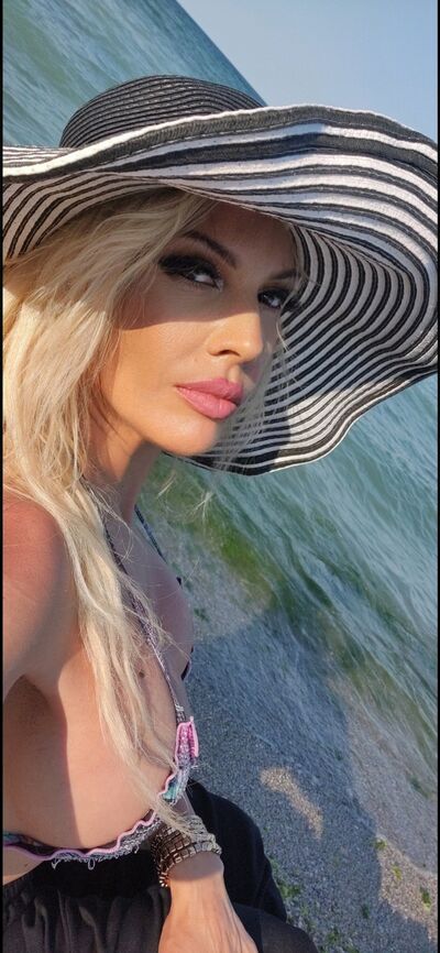 Live sex webcam photo for SashaAllford #290193602