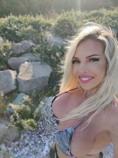 Live sex webcam photo for SashaAllford #290193603