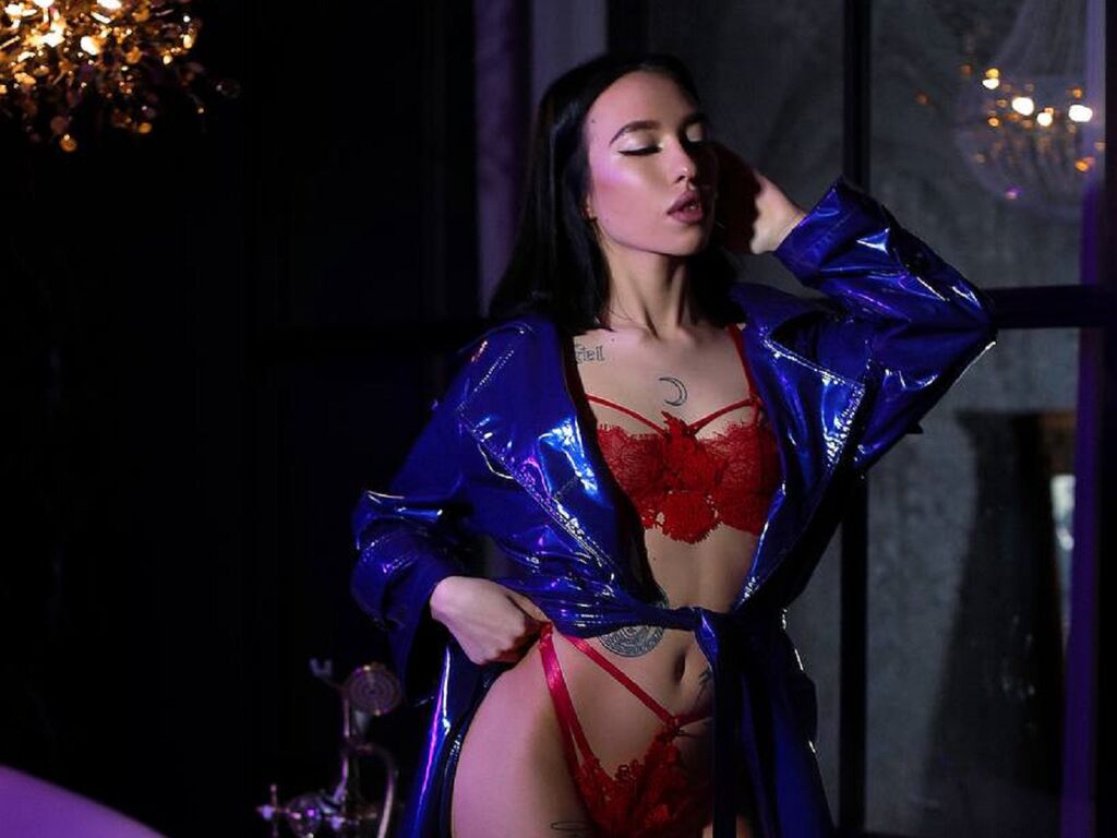 Live sex webcam photo for SashaFlorence #278239458