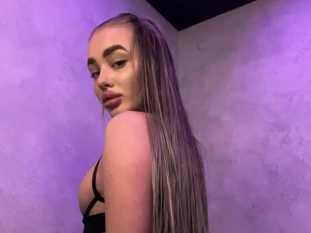 Live sex webcam photo for SelenaHal #276685987