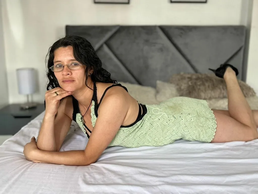 Live sex webcam photo for SerenaLevinsky #276169889