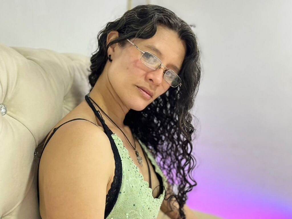 Live sex webcam photo for SereneCavali #278239730