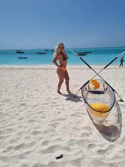 Live sex webcam photo for SereneRose #290159950