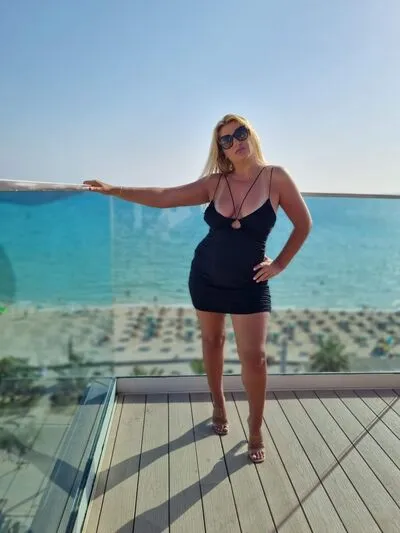 Live sex webcam photo for SereneRose #290159969