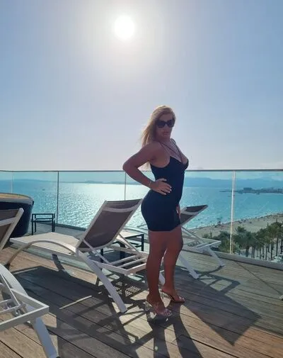 Live sex webcam photo for SereneRose #290159974