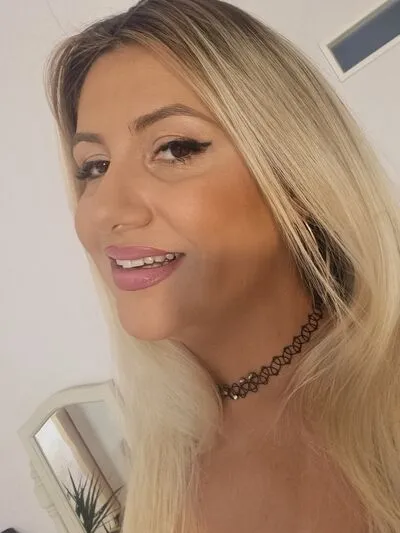 Live sex webcam photo for SereneRose #290159977