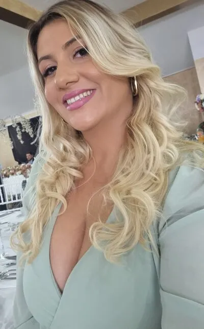 Live sex webcam photo for SereneRose #290159979