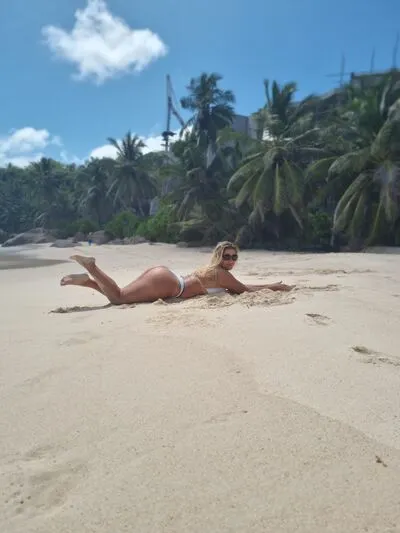 Live sex webcam photo for SereneRose #290159984