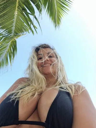 Live sex webcam photo for SereneRose #290159993