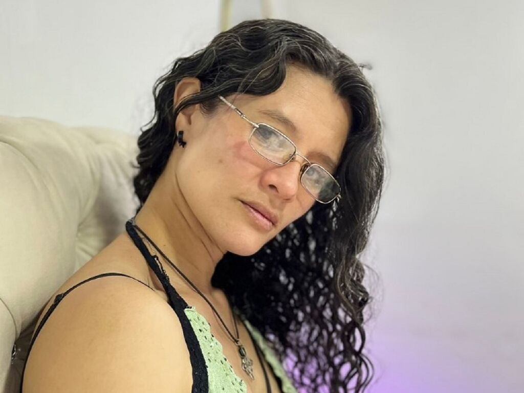 Live sex webcam photo for SereneVenstus #278203517