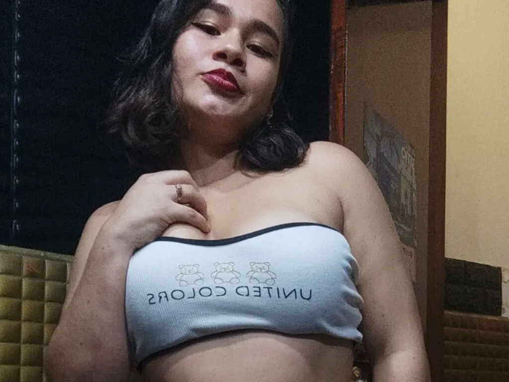 Live sex webcam photo for ShaniaFranco #278258127