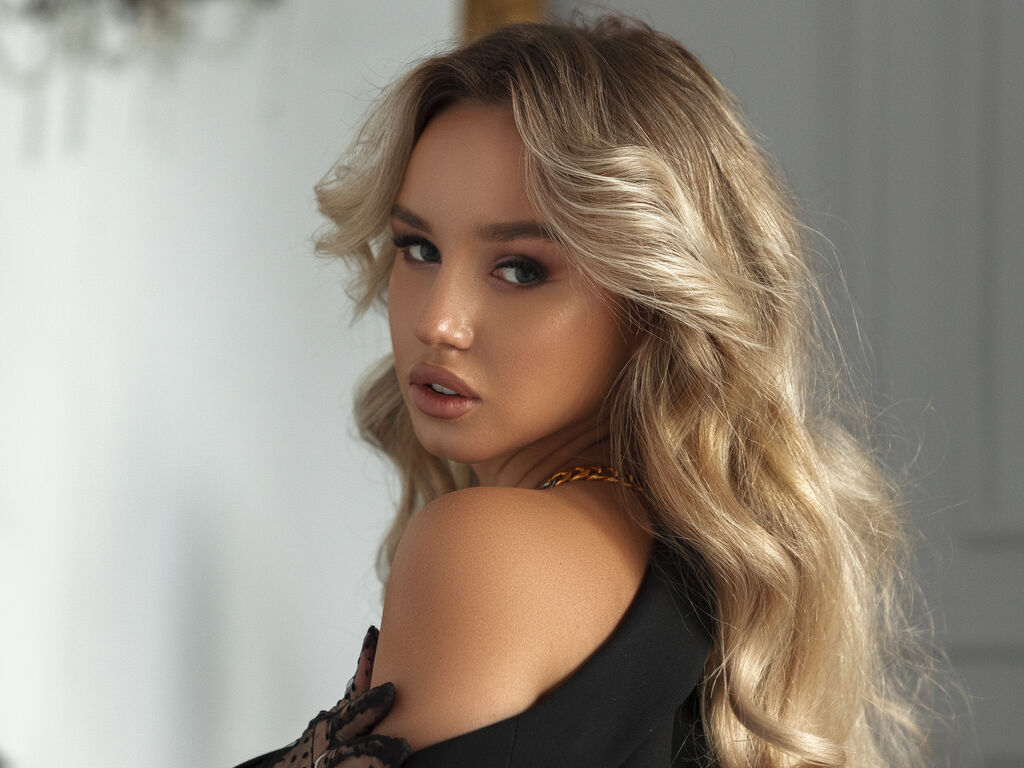 Live sex webcam photo for ShanonLow #277318924