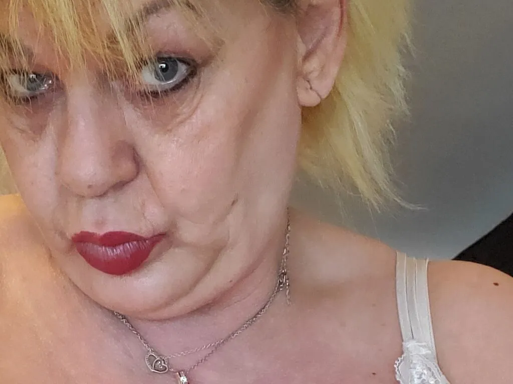 Live sex webcam photo for ShantieLove #275837700