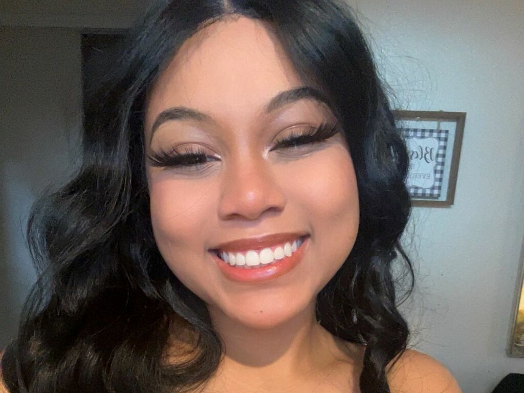 Live sex webcam photo for ShaylaSelene #277602429