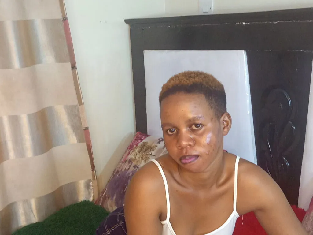 Live sex webcam photo for ShinaMegan #277972366