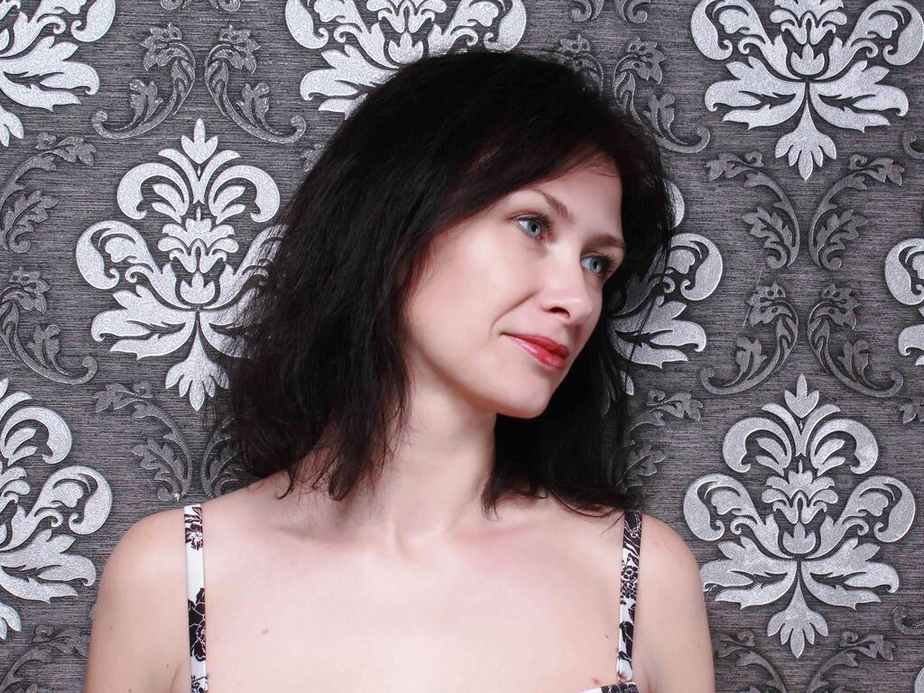 Live sex webcam photo for SilviaCharm #276161556