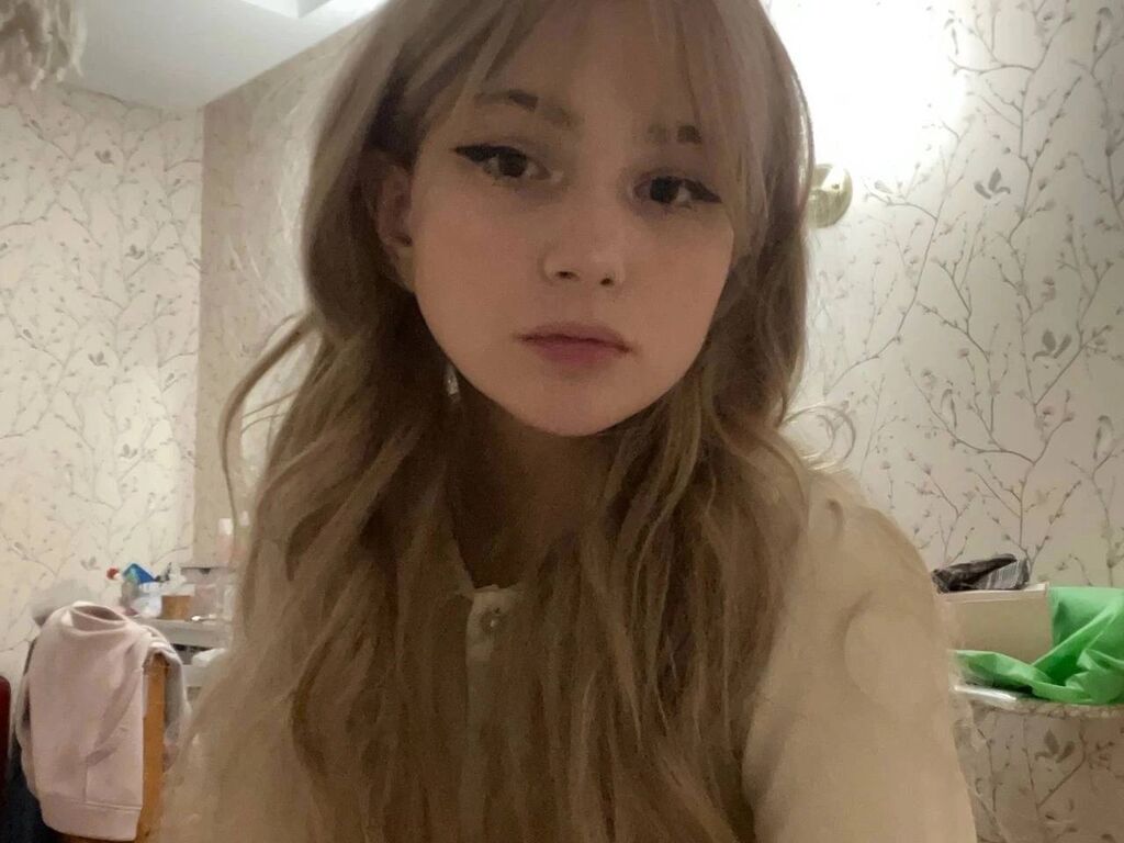 Live sex webcam photo for SonyaCollins #276861106