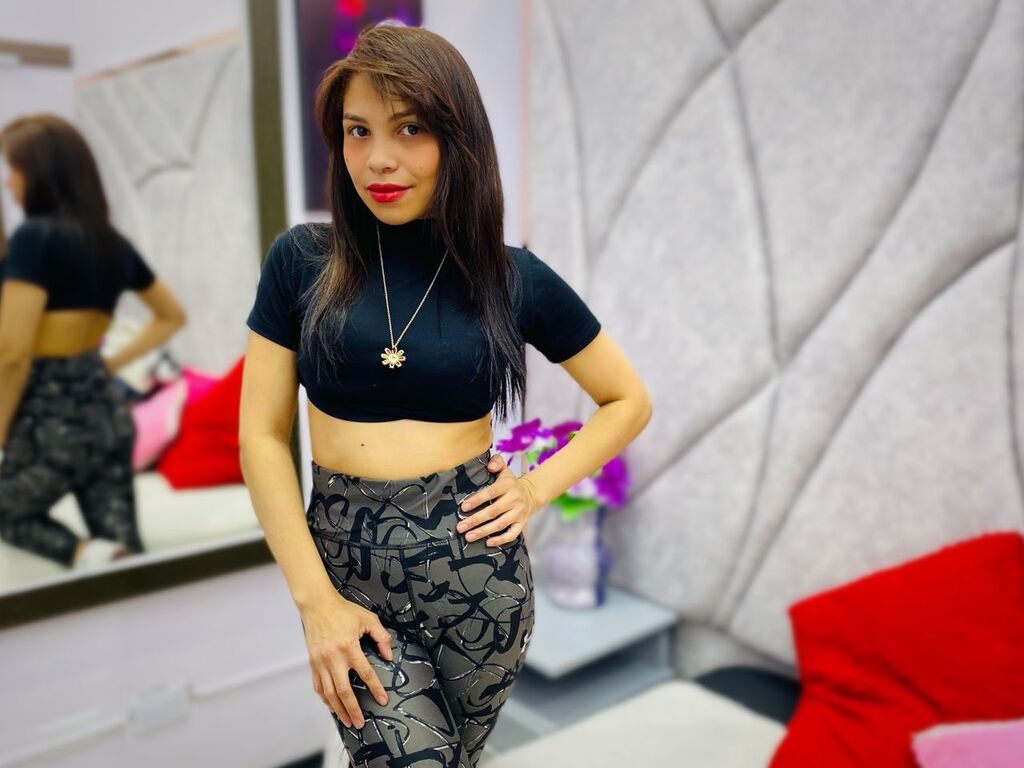 Live sex webcam photo for SophiGomez #276329648