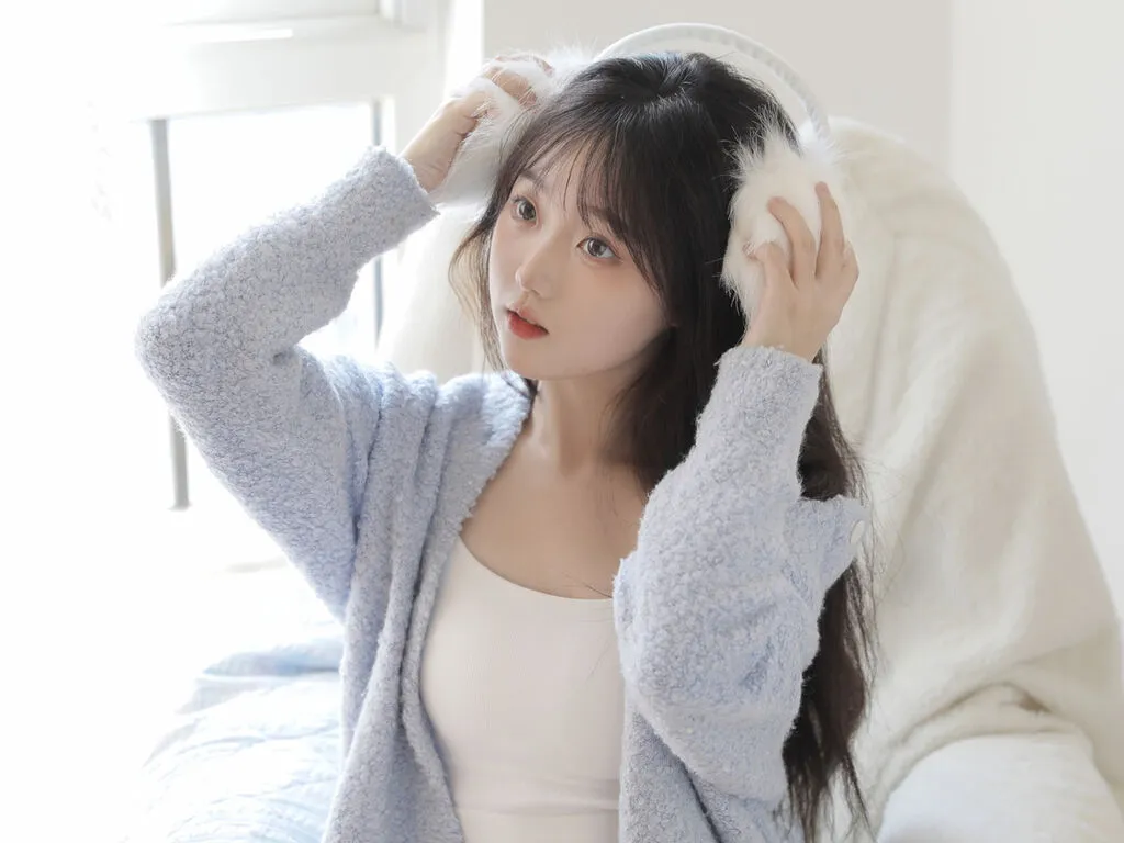 Live sex webcam photo for StephanieYa #276303497