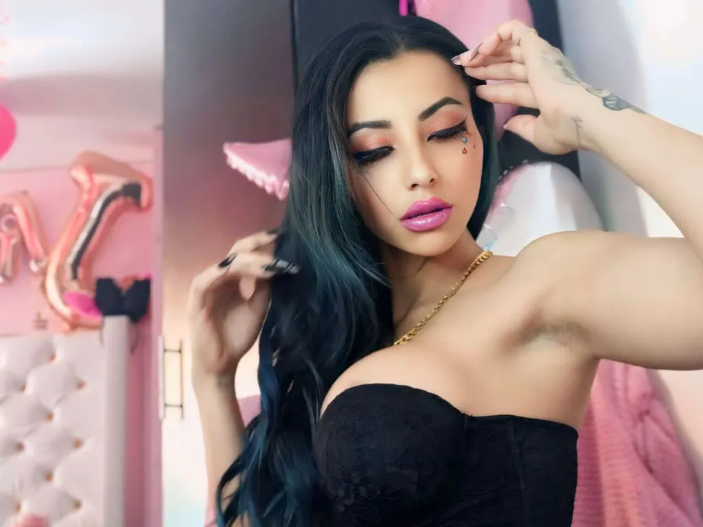 Live sex webcam photo for SussyJaramillo