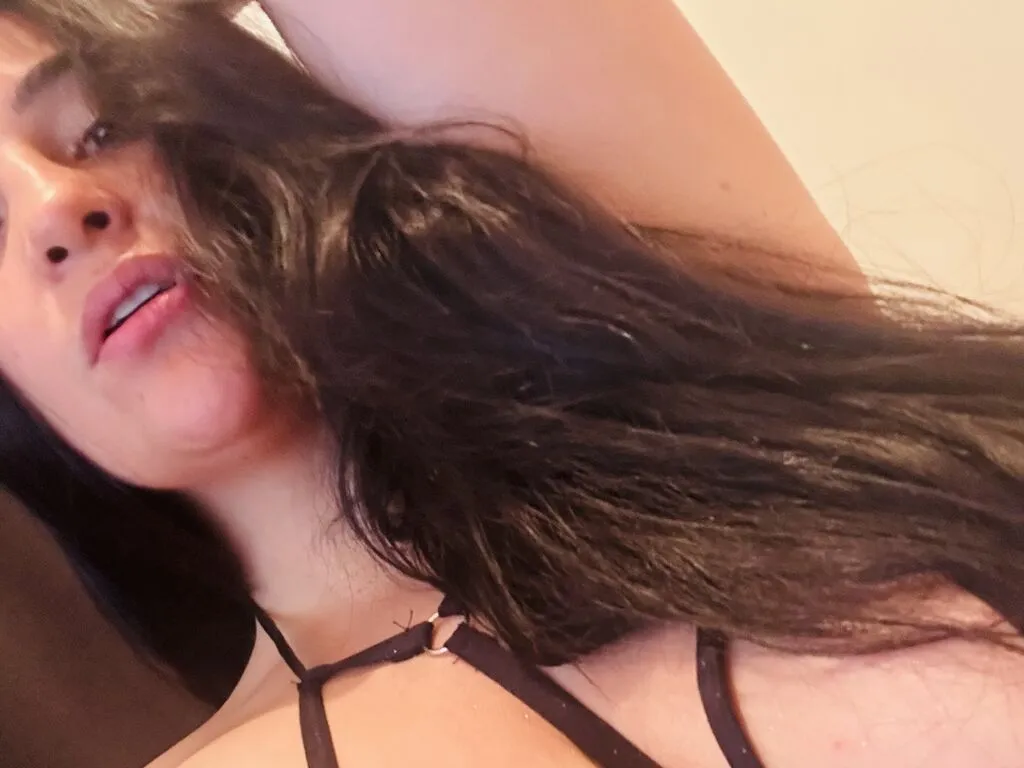 Live sex webcam photo for TaylorYein #277448821