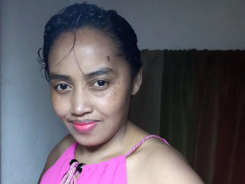 Live sex webcam photo for VahatriniainaDin #276162036