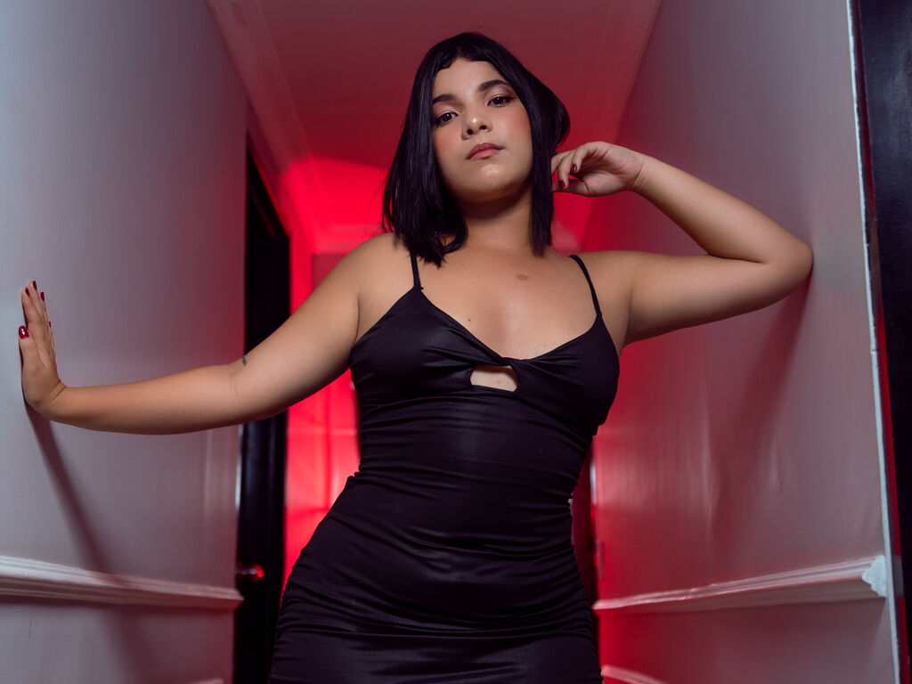 Live sex webcam photo for ValerieKeith #277344906