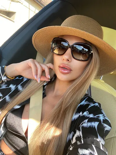 Live sex webcam photo for ValerieNicolle #290193803