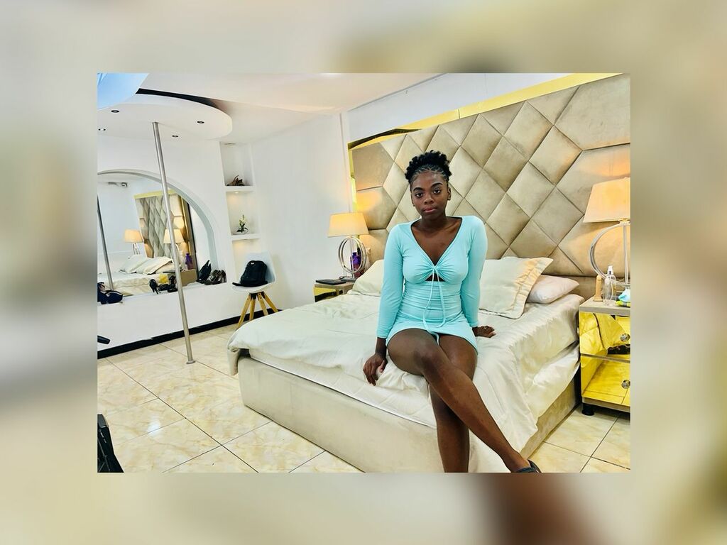 Live sex webcam photo for ValeryBonie #276508332