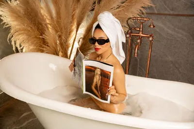 Live sex webcam photo for VanesaBellini #290085526