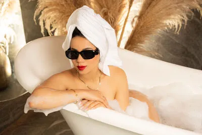 Live sex webcam photo for VanesaBellini #290085528