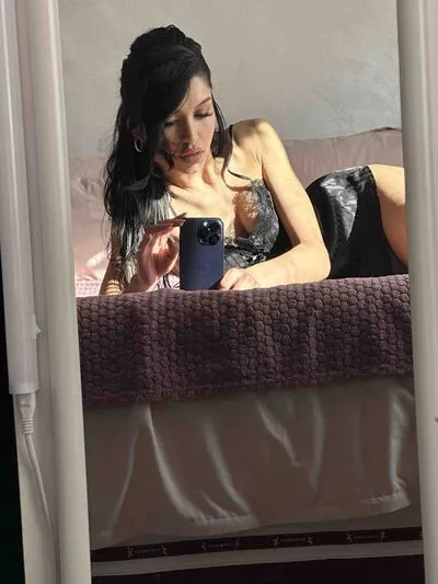 Live sex webcam photo for VanessaOssry #290170645